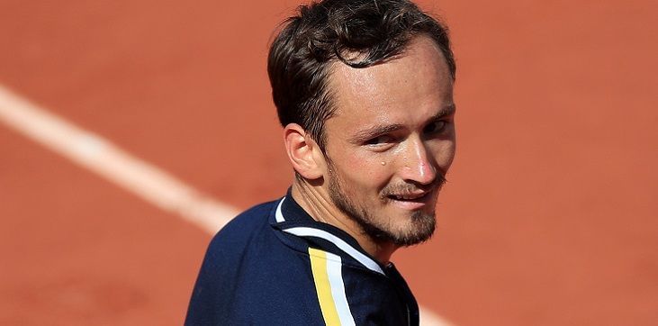 Тарпищев поделился ожиданиями от матча между Медведевым и Циципасом Тарпищев поделился ожиданиями от матча между Медведевым и Циципасом