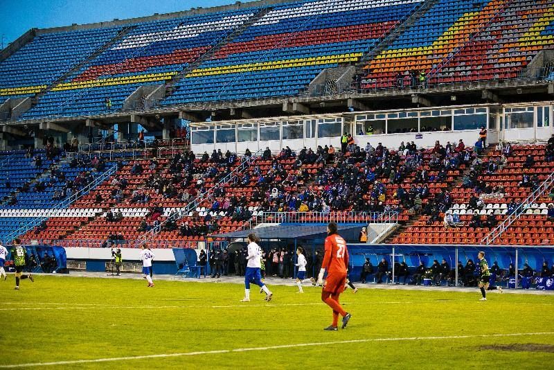 В ФНЛ отменили матч «Факел» – «КАМАЗ». Вот как выглядело поле в Воронеже