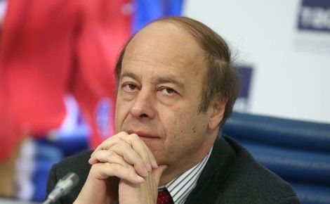 Чиновник, спаливший 35 миллионов и вошедший в Минспорта, возил сборную России на чемпионат мира. Он дрался за Карпина и встречал Блаттера