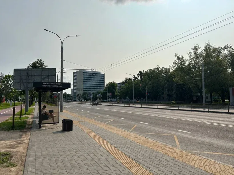 Остановка общественного транспорта возле Национального футбольного стадиона Минска