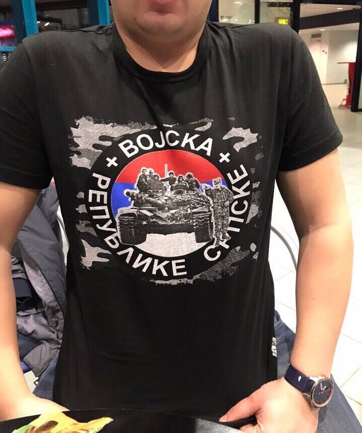 Болельщика СКА вывели с трибуны за футболку