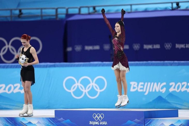 Трусова и Щербакова.jpg