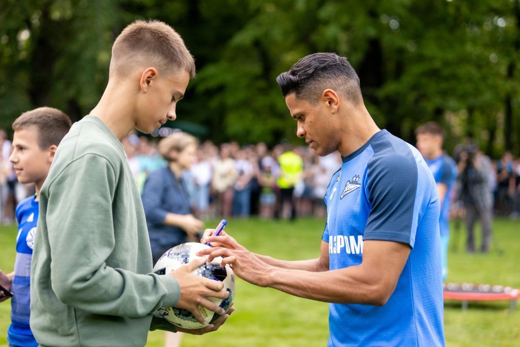 Дуглас Сантос