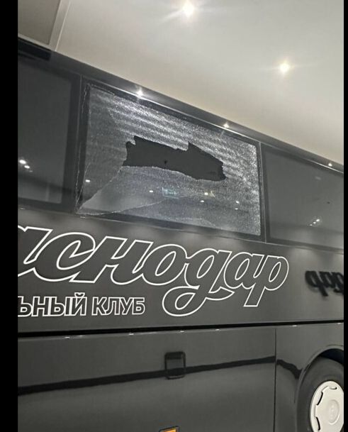 «Спартак» сменил автобус после инцидента с разбитым стеклом перед матчем против «Краснодара»