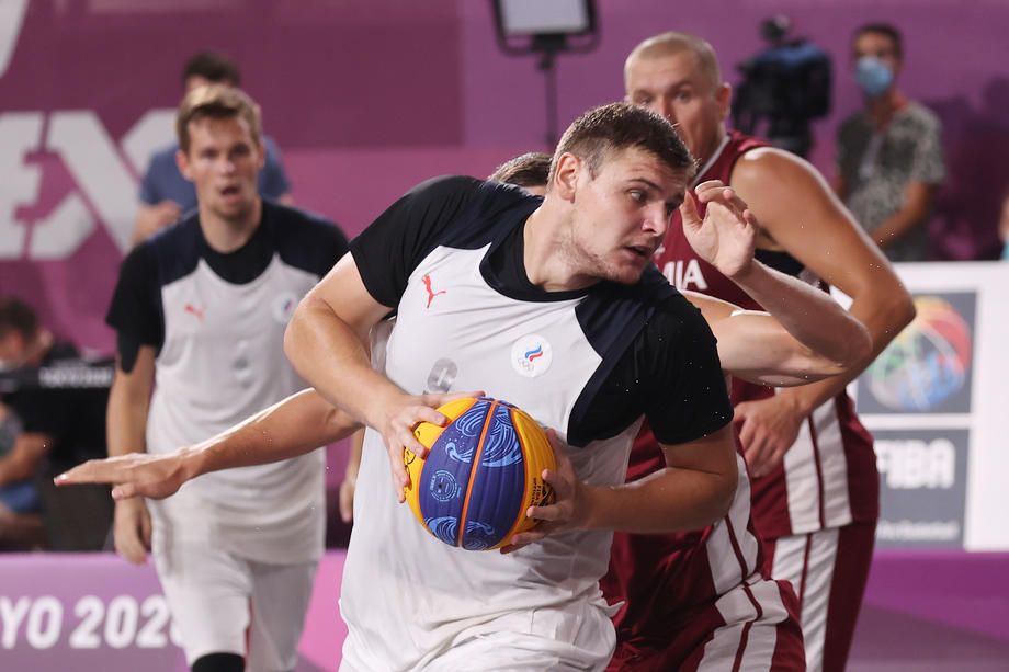 Серебряный призер ОИ-2020 Илья Карпенков: Старался не зацикливаться, что порванный кроссовок может помешать игре