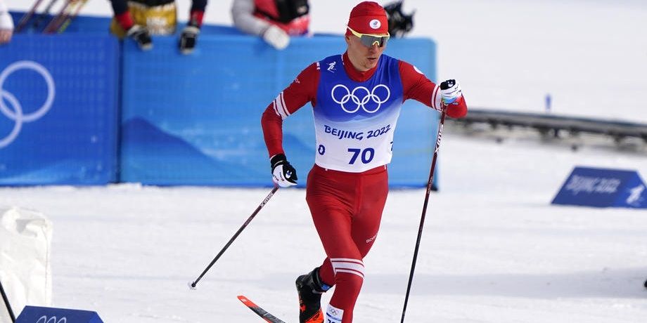 Большунов остался без золота в индивидуальной гонке на Олимпиаде-2022