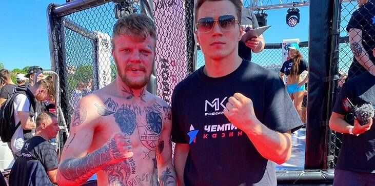 Полиция задержала восемь человек на шоу «Бои на воде» известного блогера Артема Тарасова Полиция задержала восемь человек на шоу «Бои на воде» известного блогера Артема Тарасова