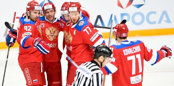 Они нам нейтральный флаг, мы им — «Красную машину»