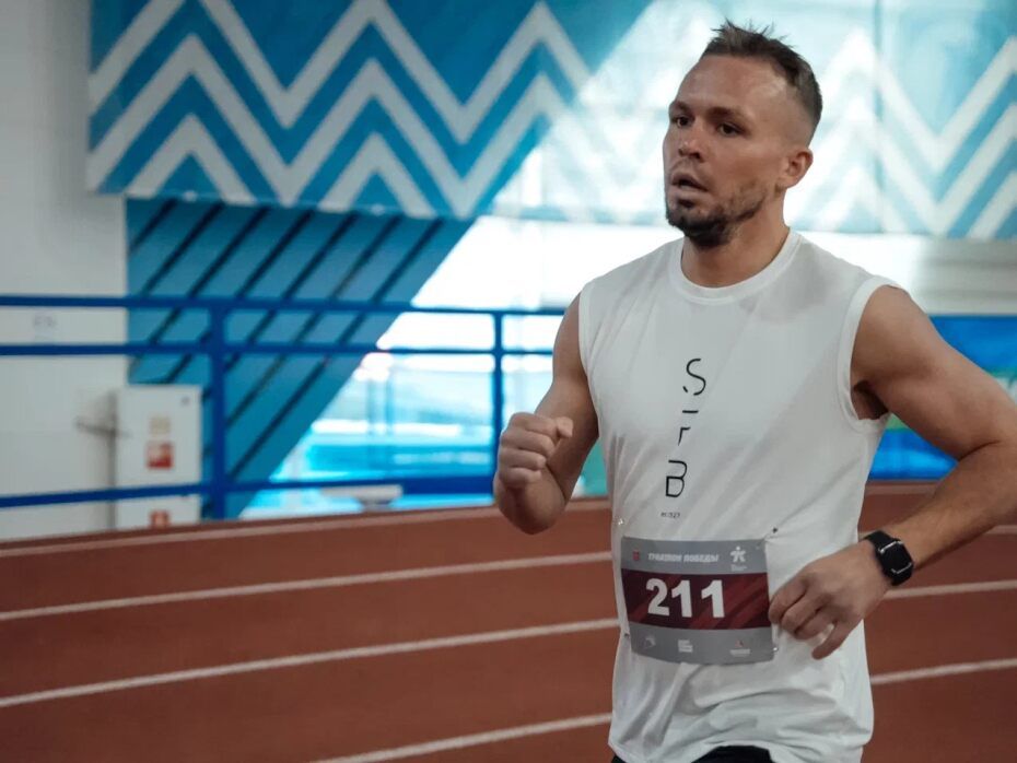 Звездный петербургский боксер выиграл золото в триатлоне
