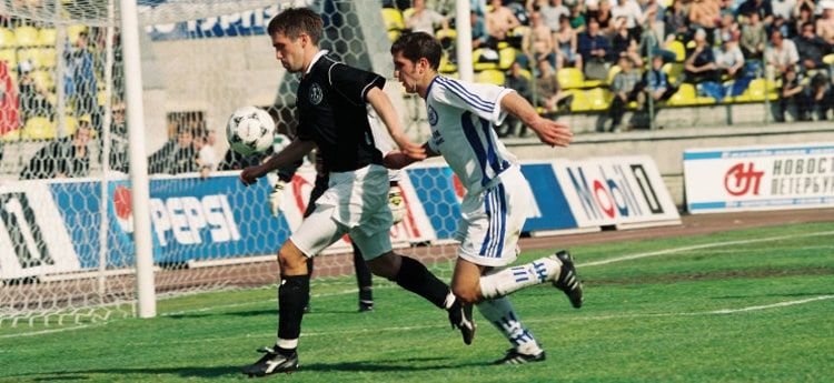 Дмитрий Давыдов (справа)