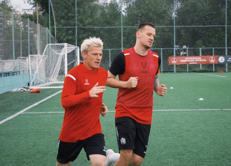 «Амкал» с самым высоким футболистом мира в составе обыграл «Калугу» в Кубке страны