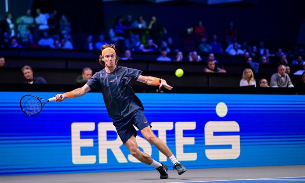 Рублев обыграл Зверева и вышел в полуфинал турнира в Вене