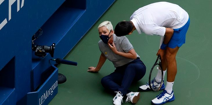 Первая ракетка мира Новак Джокович дисквалифицирован на US Open за удар мячом в линейного судью