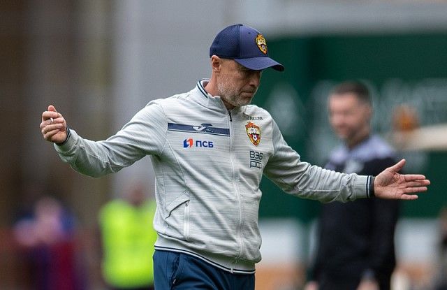 Федотов обогнал Семака и Карпина в борьбе за звание лучшего тренера РПЛ в апреле