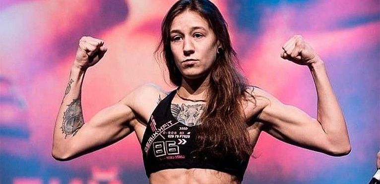 Шикарный дебют казашки в UFC: нокаут меньше, чем за три минуты