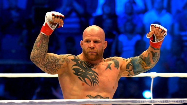 Монсон объявил о завершении карьеры