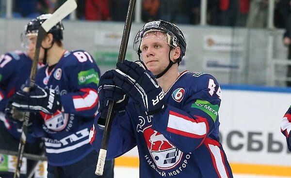 Александр Макаров подписал просмотровый контракт с «Северсталью»