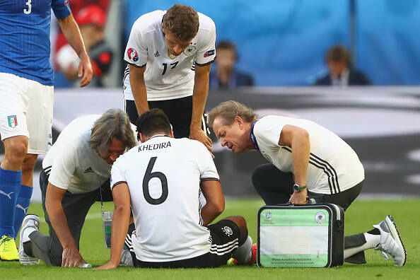 Официально: Гомес больше не сыграет на Евро, Швайнштайгер и Хедира — неизвестно Официально: Гомес больше не сыграет на Евро, Швайнштайгер и Хедира — неизвестно