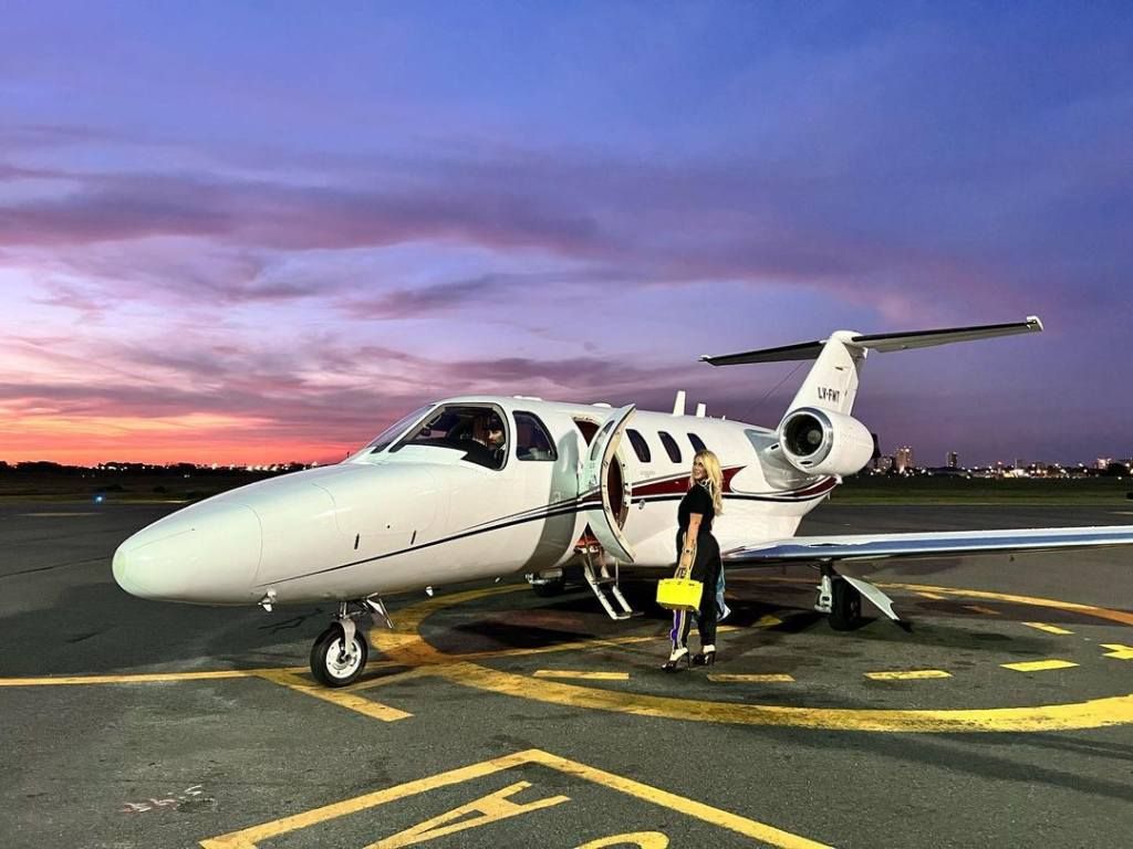 Ванда Нара летает на своем самолете