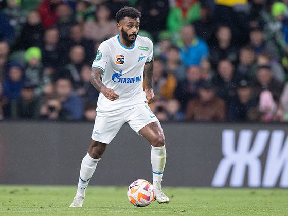 Нашли болельщика, который бросил банан в Вендела