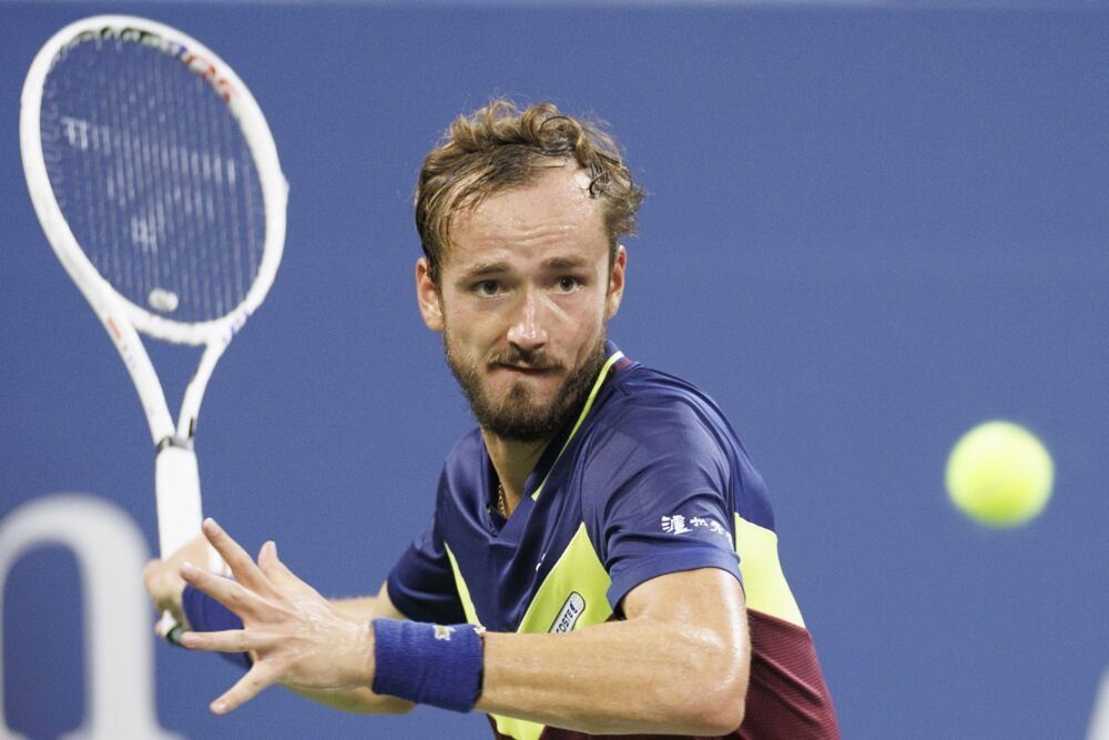 Сильнейший теннисист России решил проблему с трансляциями US Open. Игрокам дали доступ после жалобы Медведева