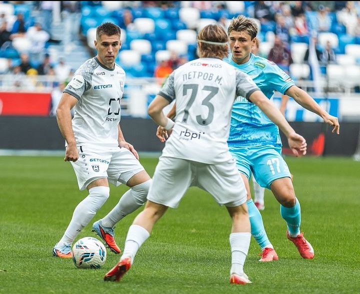 Полузащитник «Балтики» Петров отказался от перехода в «Локомотив»