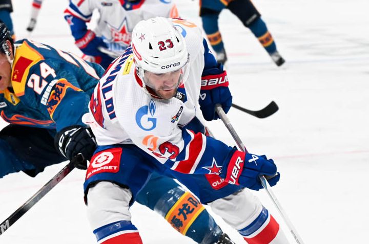 «Иногда я ложусь спать до полуночи. Я скучный». Нападающий СКА Гримальди рассказал, как празднует Новый год
