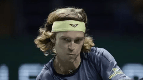 Рублев вышел в полуфинал турнира ATP-250 в Ханчжоу