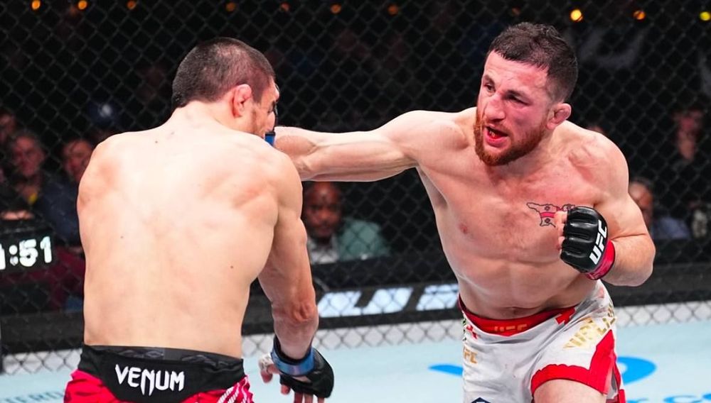 Нурмагомедов проиграл Двалишвили на UFC 311, сломав руку в третьем раунде