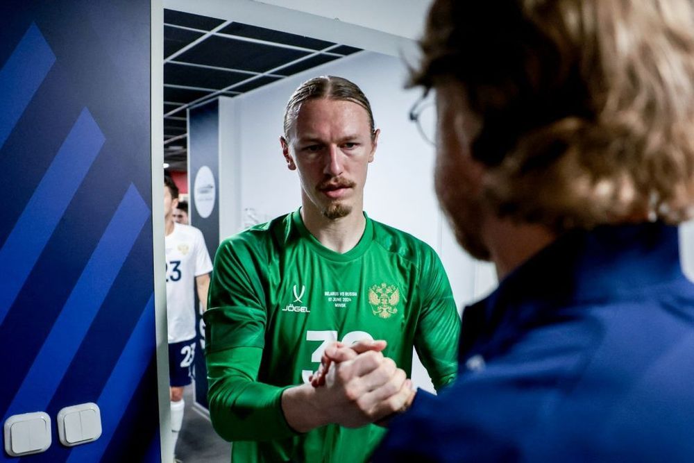 Булыкин: Международная обстановка мешает Сафонову перейти в ПСЖ