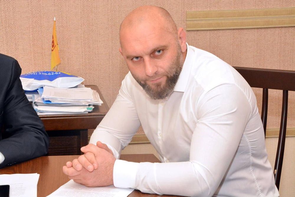 Депутат в Карачаево-Черкессии стал волонтером скорой помощи, он пятикратный чемпион мира