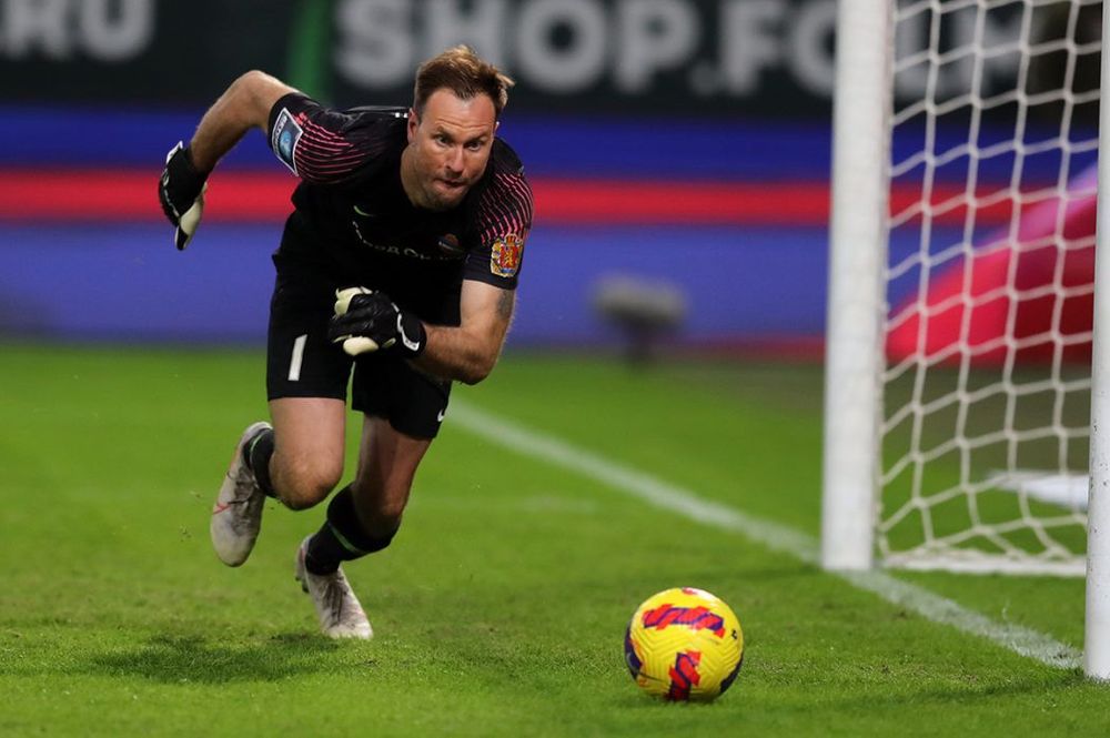 «Урал» близок к подписанию вратаря Михаила Опарина