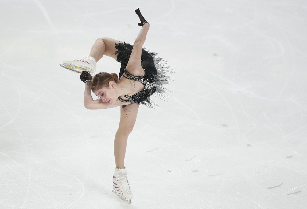 Косторная досрочно завершила сезон