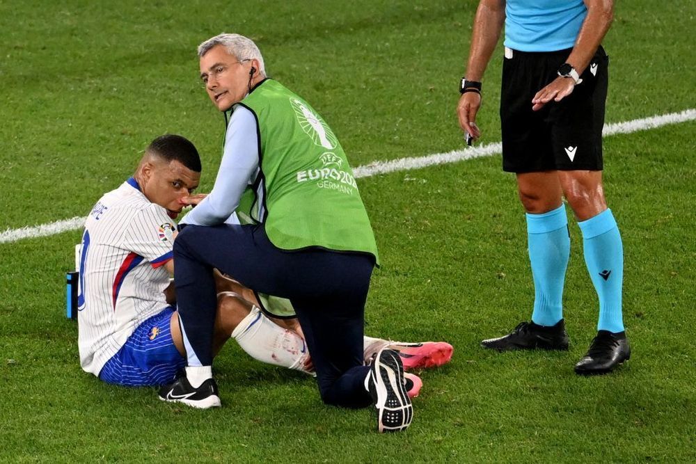 Павлюченко считает, что Франция бережет Мбаппе для плей-офф