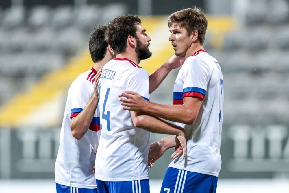 Болельщики сборной России победили фанатов сборной Кубы перед товарищеской игрой сборных Болельщики сборной России победили фанатов сборной Кубы перед товарищеской игрой сборных