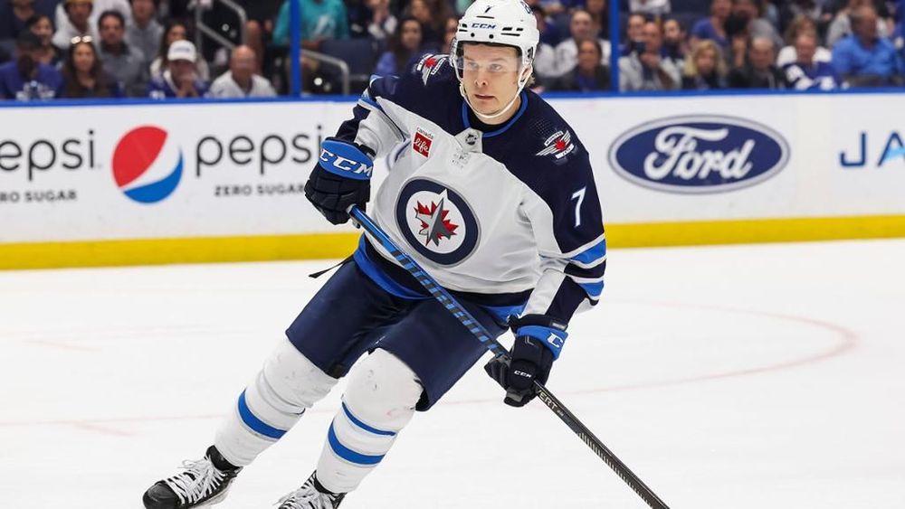 Голевой пас Наместникова помог «Виннипегу» сенсационно переиграть «Вегас» в первом матче Кубка Стэнли Голевой пас Наместникова помог «Виннипегу» сенсационно переиграть «Вегас» в первом матче Кубка Стэнли