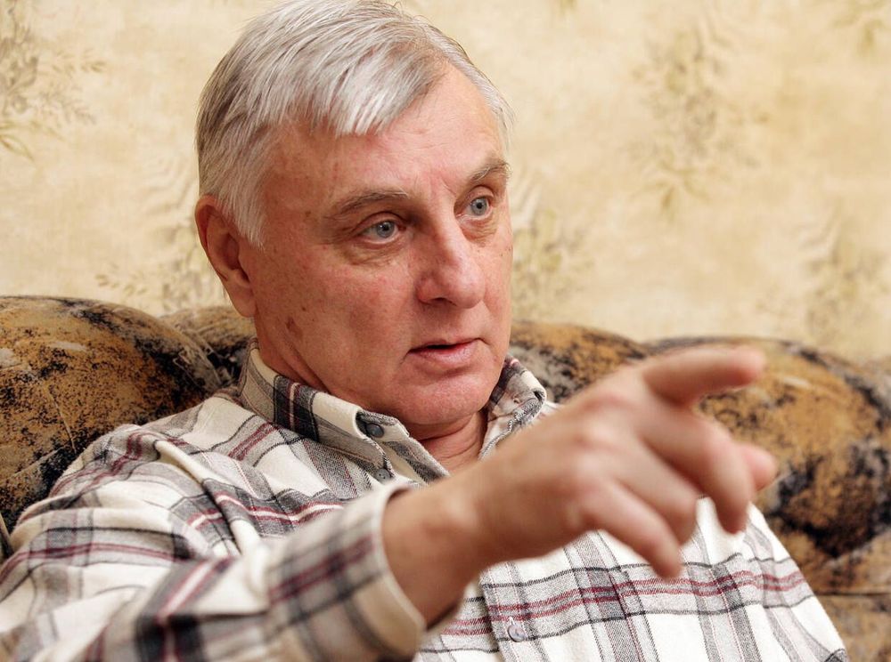 Жаль, что мужчины не при шпагах