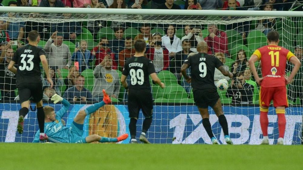 «Арсенал» увеличил безвыигрышную серию, у Сафонова четвертый «сухарь» «Арсенал» увеличил безвыигрышную серию, у Сафонова четвертый «сухарь»