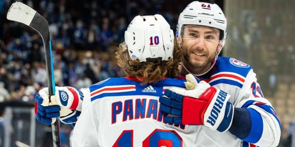 Панарин второй матч подряд проводит без результативных действий Панарин второй матч подряд проводит без результативных действий