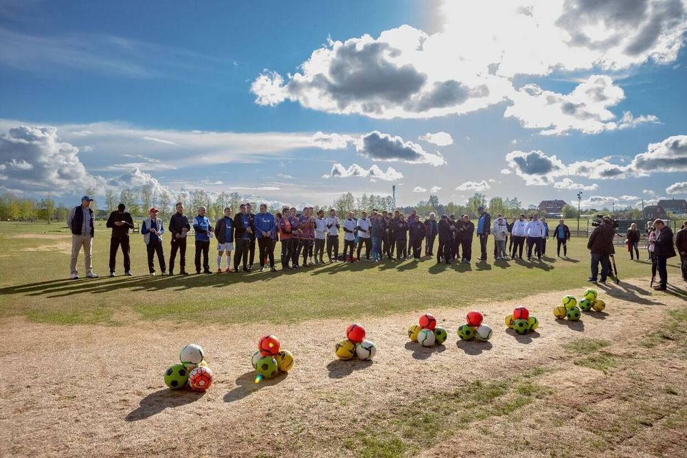 Валуев, депутаты и «Зенит». Под Петербургом прошел турнир по футгольфу Валуев, депутаты и «Зенит». Под Петербургом прошел турнир по футгольфу