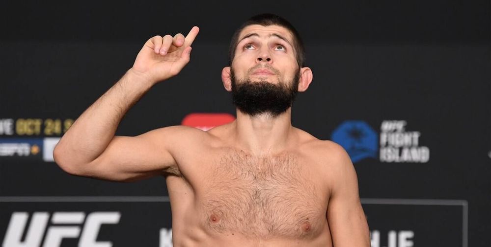 Действующий чемпион UFC Хабиб Нурмагомедов сыграл в футбол с игроками «Спартака» Действующий чемпион UFC Хабиб Нурмагомедов сыграл в футбол с игроками «Спартака»