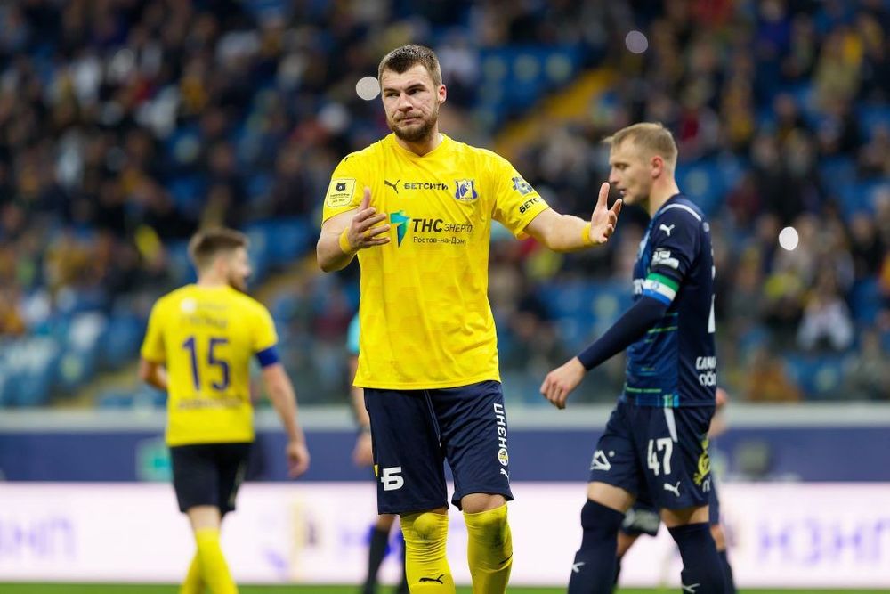 Экс-спортдиректор «Ростова» не считает симуляции Комличенко нечестной игрой Экс-спортдиректор «Ростова» не считает симуляции Комличенко нечестной игрой