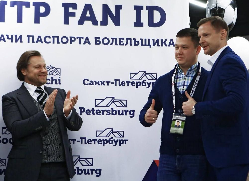 Малафеев вручил первый паспорт