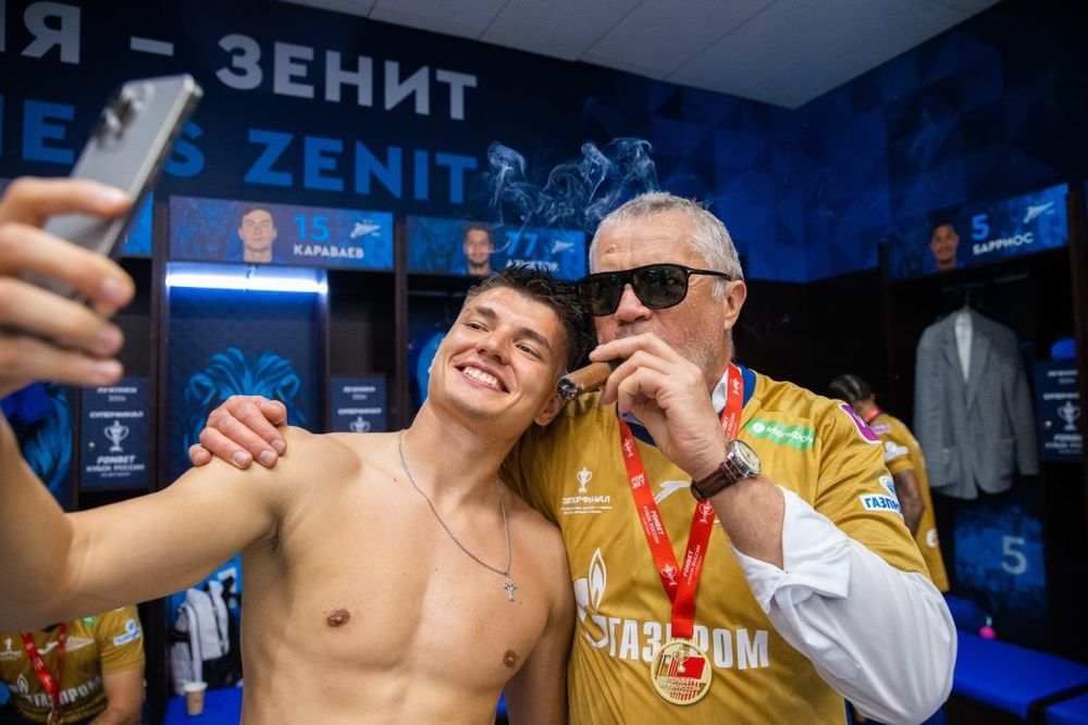 «Восстановление водного баланса»: Медведев — об употреблении футболистами пива