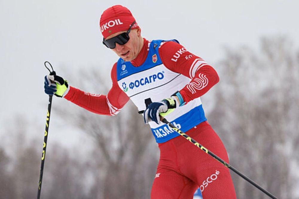 Большунов выиграл скиатлон на чемпионате России в Казани