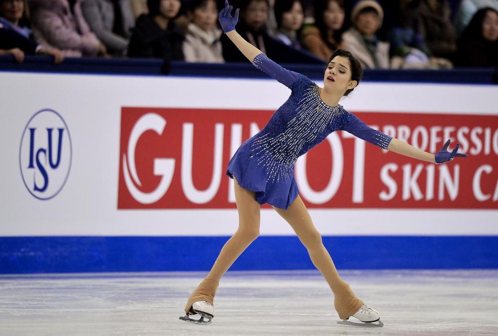 Медведева с рекордом выиграла золото чемпионата России в женском одиночном катании