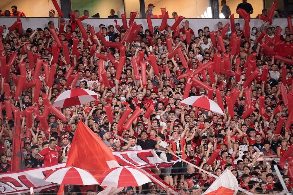 Владелец «Индепендьенте» подтвердил намерения продать Камбиндо «Локомотиву» Владелец «Индепендьенте» подтвердил намерения продать Камбиндо «Локомотиву»