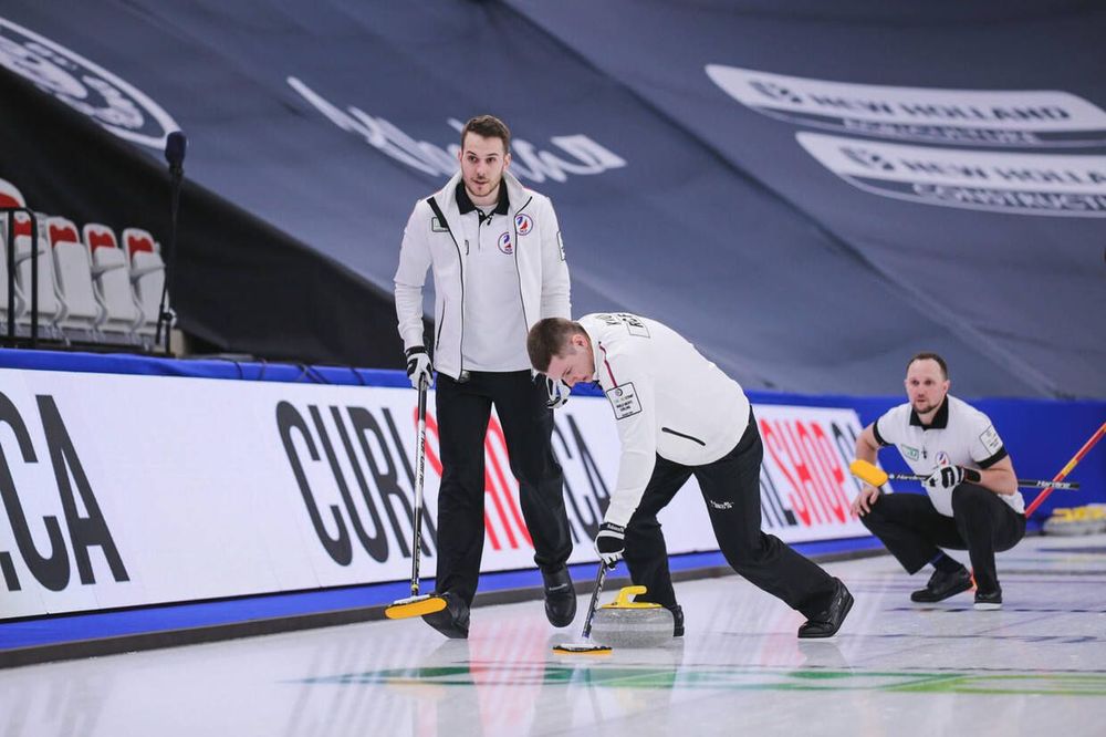 Чудо на льду: мужская сборная России вышла в полуфинал чемпионата мира по керлингу