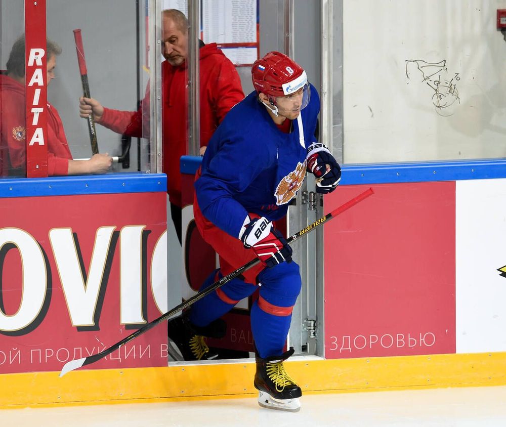 Нападающий сборной России Александр Овечкин: Мне комфортно на льду и с Бэкки, и с Кузей Нападающий сборной России Александр Овечкин: Мне комфортно на льду и с Бэкки, и с Кузей