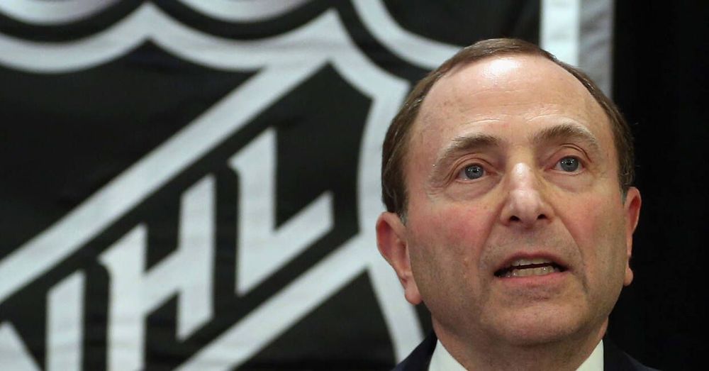 НХЛ приостановила сезон из-за коронавируса